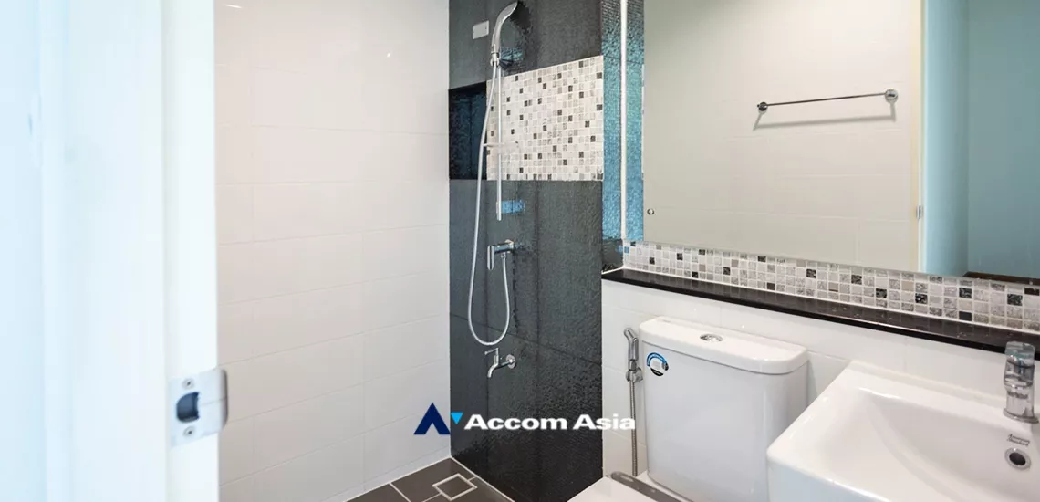 7  4 br Townhouse For Rent in Samutprakan ,Samutprakan  at House AA33897