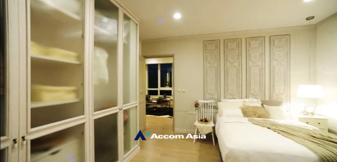  4 Bedrooms  House For Rent & Sale in Phaholyothin, Bangkok  near BTS Saphan-Kwai (AA33898)