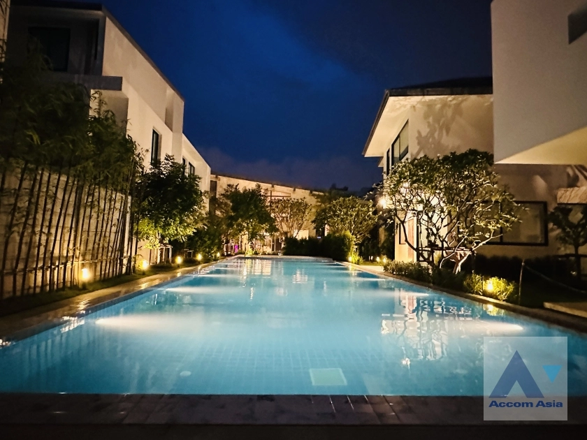 unitCommon Pool |  4 Bedrooms  House For Rent in Sukhumvit, Bangkok  near BTS Phra khanong (AA33915)
