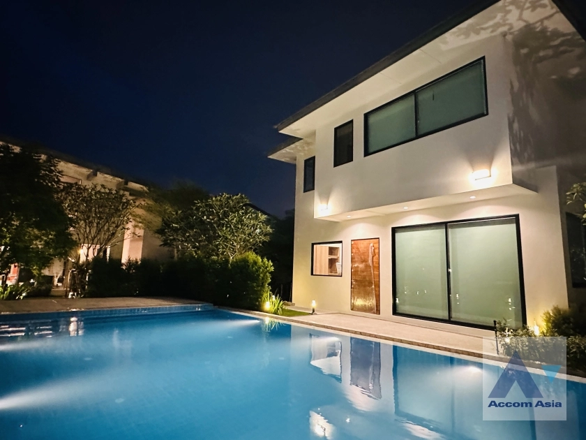 unitCommon Pool |  4 Bedrooms  House For Rent in Sukhumvit, Bangkok  near BTS Phra khanong (AA33915)