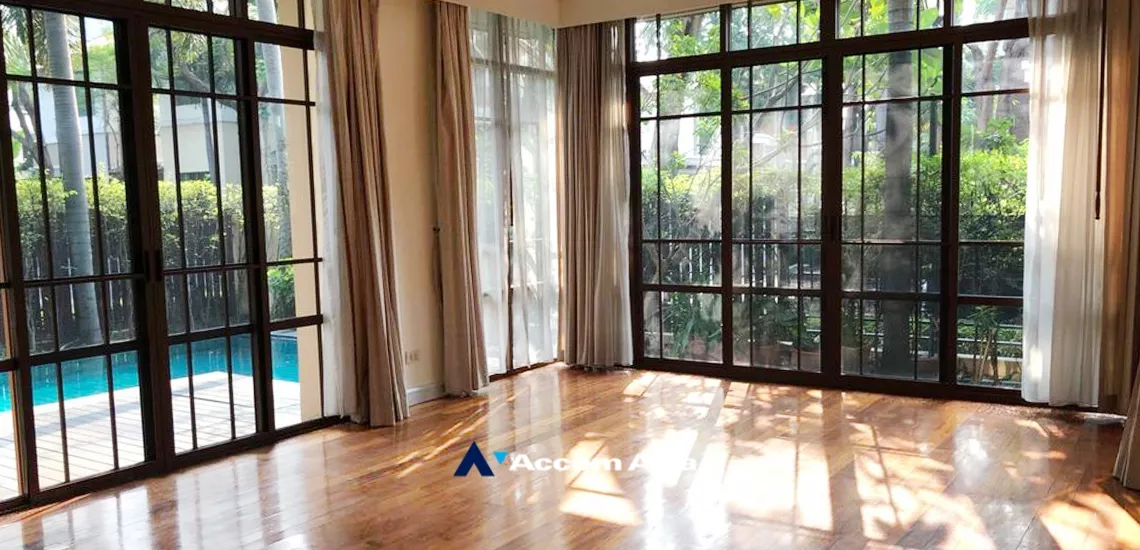 Private Swimming Pool |  5 Bedrooms  House For Rent in Sukhumvit, Bangkok  near BTS Phra khanong (AA33920)