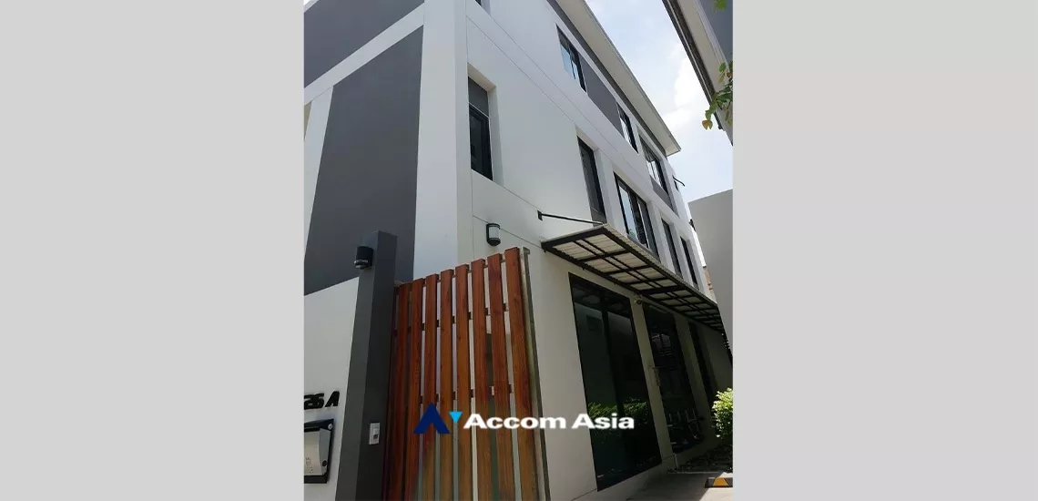  1  5 br House For Sale in Ratchadaphisek ,Bangkok MRT Rama 9 AA33922