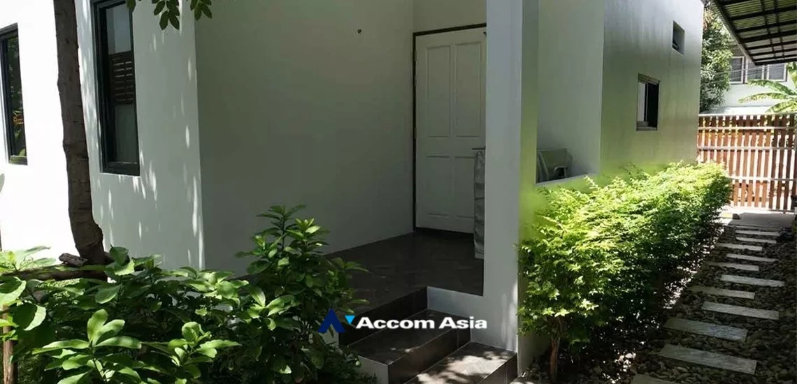 5  5 br House For Sale in Ratchadaphisek ,Bangkok MRT Rama 9 AA33922