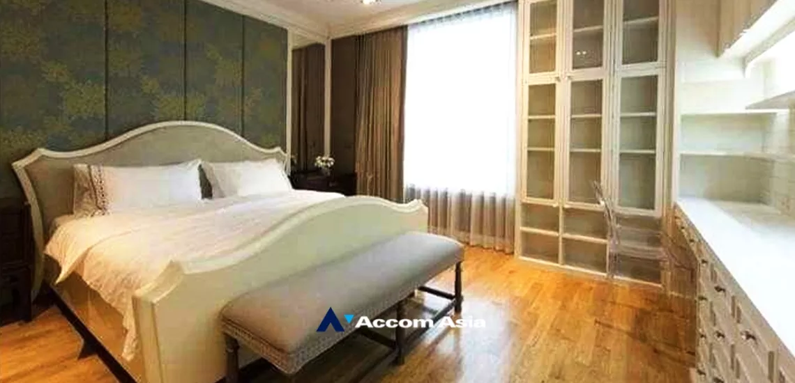  3 Bedrooms  Condominium For Rent in Sathorn, Bangkok  near BTS Chong Nonsi - BRT Sathorn (AA33939)