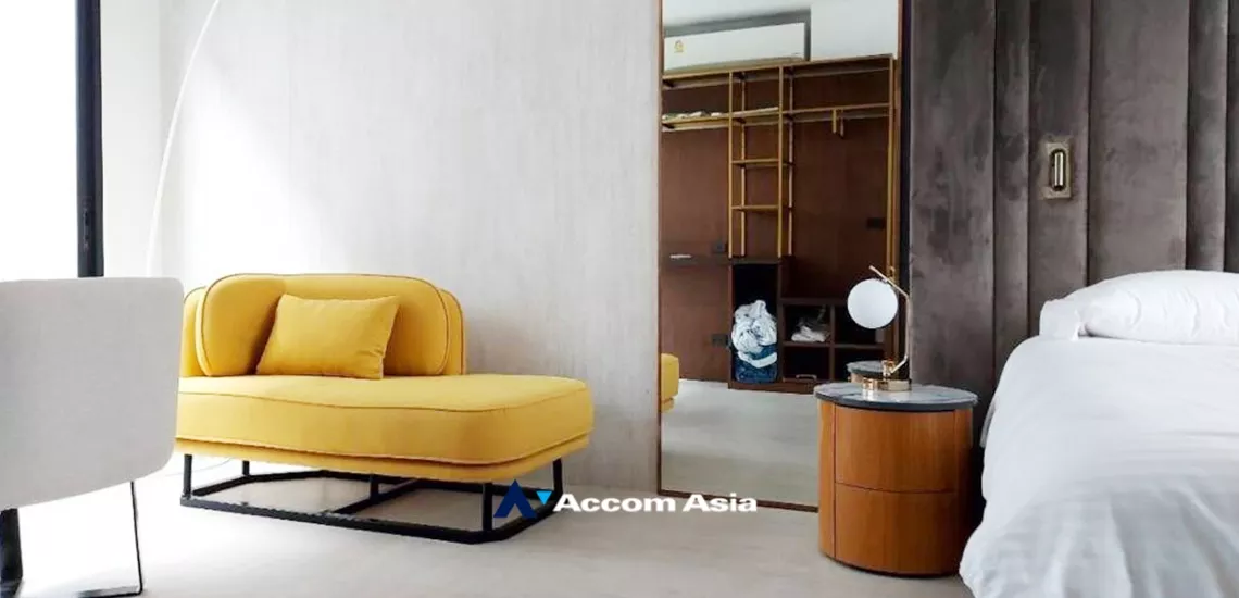 Home Office |  4 Bedrooms  Townhouse For Rent & Sale in Pattanakarn, Bangkok  near BTS On Nut (AA33947)