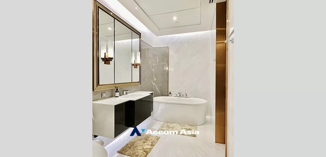 4  1 br Condominium For Rent in Ploenchit ,Bangkok BTS Ploenchit at Sindhorn Tonson AA33948