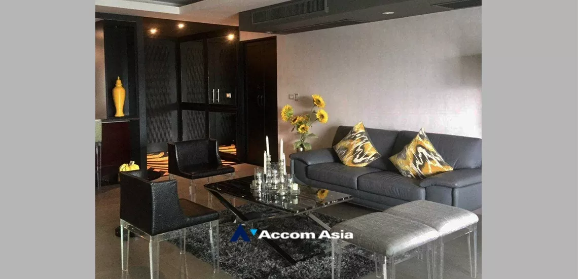  3 Bedrooms  Condominium For Sale in Sathorn, Bangkok  near BTS Sala Daeng - MRT Lumphini (AA33961)