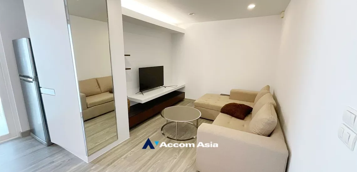 The Bangkok Sathorn Taksin Condominium  1 Bedroom for Sale & Rent BTS Krung Thon Buri in Charoennakhon Bangkok