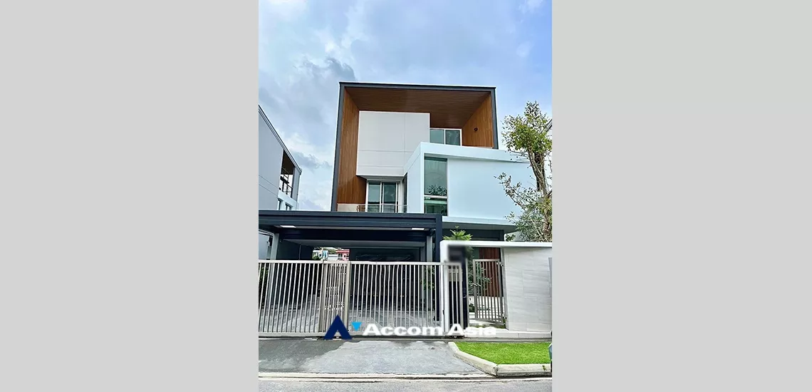  3 Bedrooms  House For Sale in Pattanakarn, Bangkok  near ARL Ban Thap Chang (AA33977)