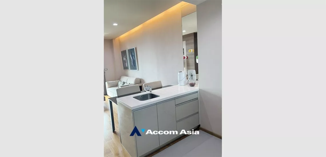  1 Bedroom  Condominium For Sale in Silom, Bangkok  near BTS Chong Nonsi (AA33987)