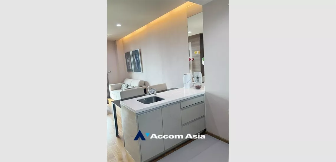unit 1 Bedroom  Condominium For Sale in Silom, Bangkok  near BTS Chong Nonsi (AA33987)
