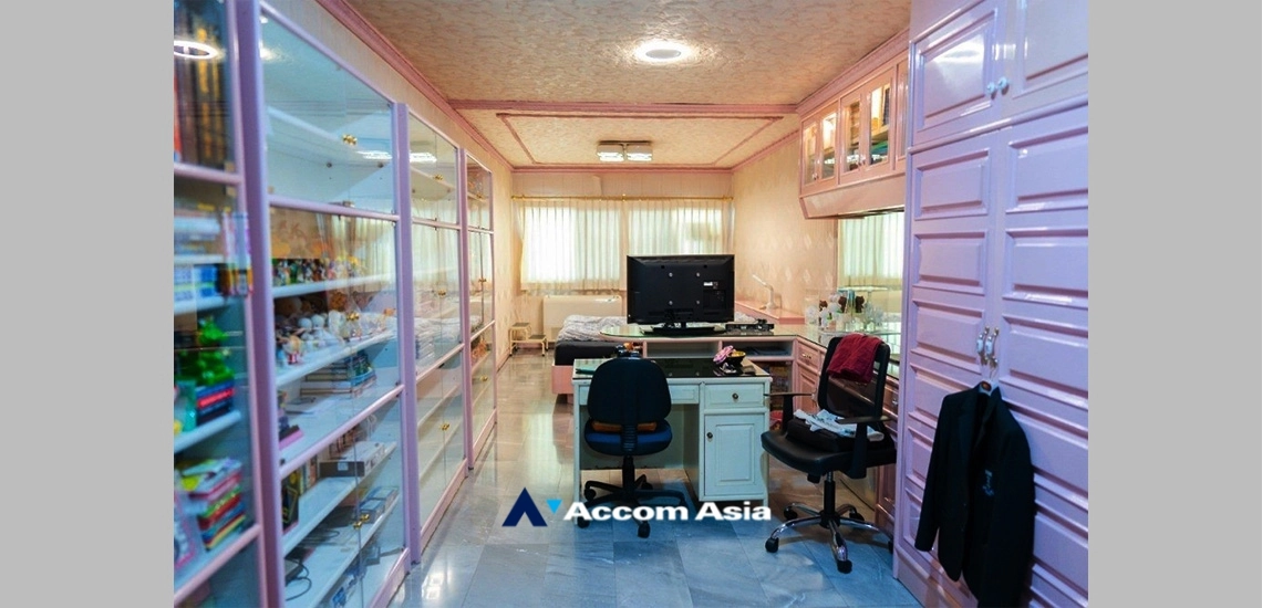  1  5 br Townhouse For Sale in Sukhumvit ,Bangkok BTS Phrom Phong AA33994