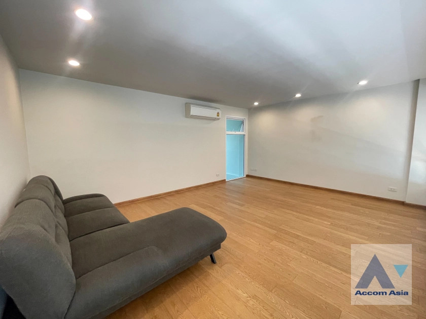 10  4 br Townhouse for rent and sale in Sukhumvit ,Bangkok BTS Ekkamai AA33995