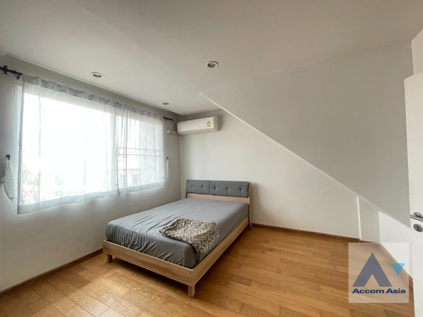 17  4 br Townhouse for rent and sale in Sukhumvit ,Bangkok BTS Ekkamai AA33995