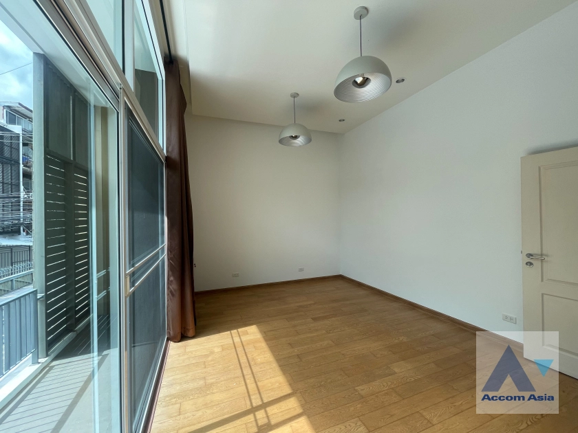 19  4 br Townhouse for rent and sale in Sukhumvit ,Bangkok BTS Ekkamai AA33995