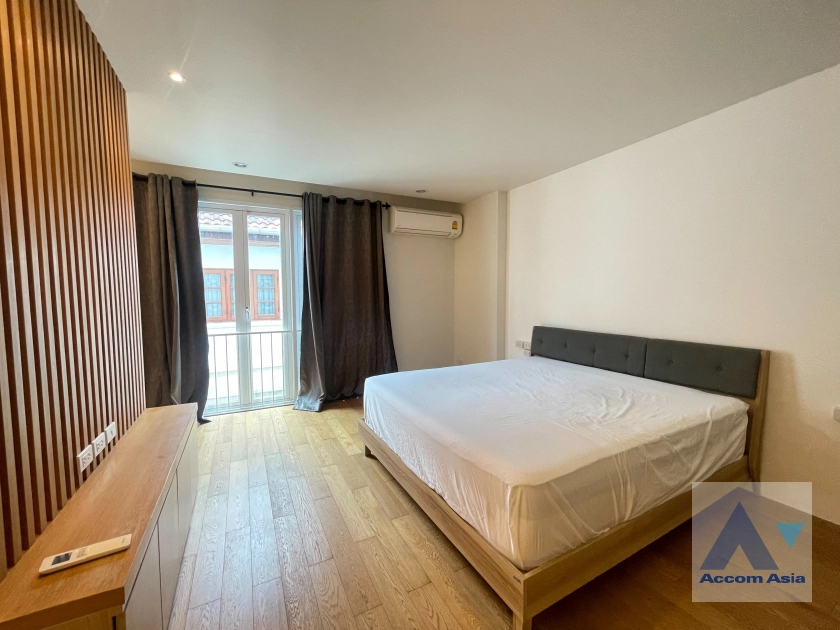 11  4 br Townhouse for rent and sale in Sukhumvit ,Bangkok BTS Ekkamai AA33995