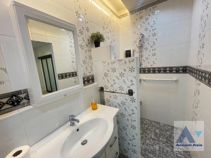 23  4 br Townhouse for rent and sale in Sukhumvit ,Bangkok BTS Ekkamai AA33995