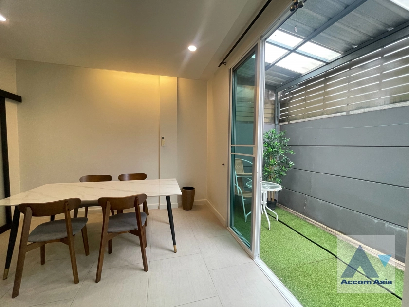 6  4 br Townhouse for rent and sale in Sukhumvit ,Bangkok BTS Ekkamai AA33995
