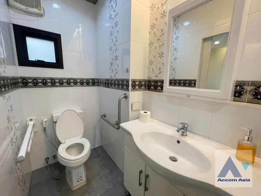 22  4 br Townhouse for rent and sale in Sukhumvit ,Bangkok BTS Ekkamai AA33995