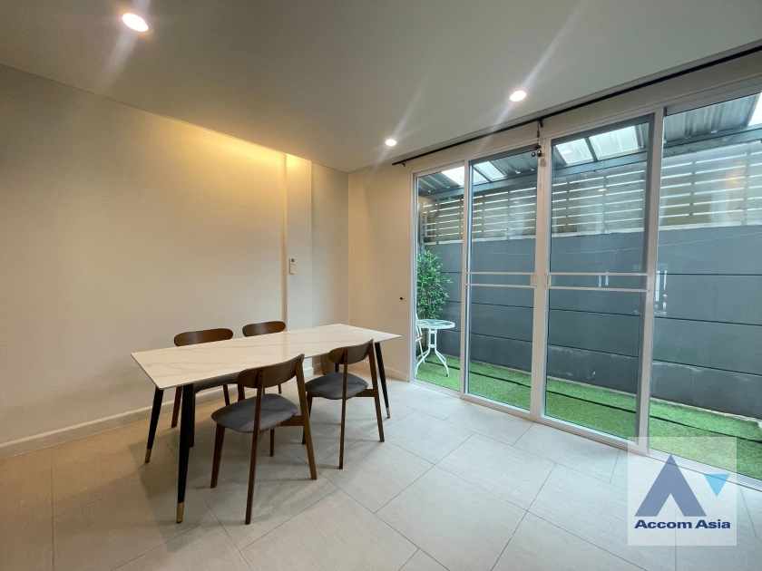 4  4 br Townhouse for rent and sale in Sukhumvit ,Bangkok BTS Ekkamai AA33995