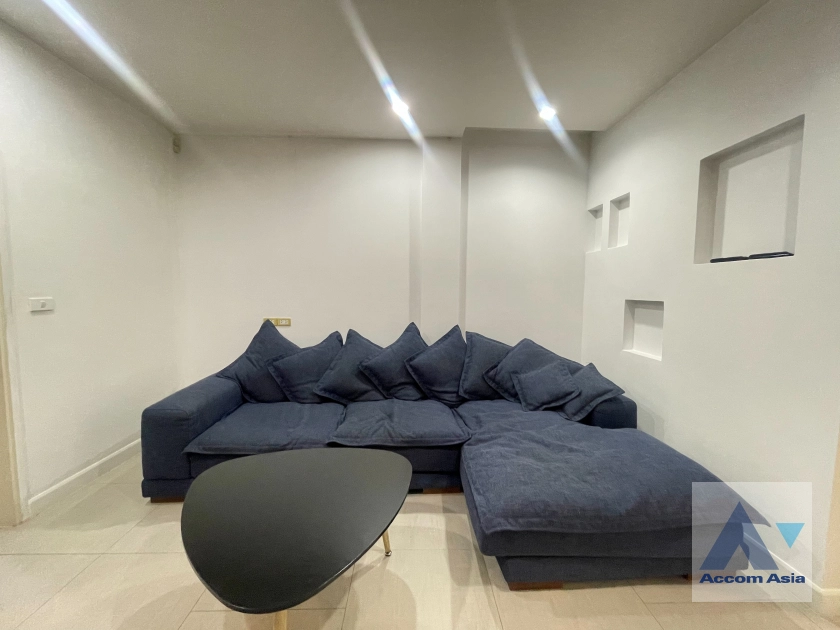 unitHome Office |  4 Bedrooms  Townhouse For Rent & Sale in Sukhumvit, Bangkok  near BTS Ekkamai (AA33995)