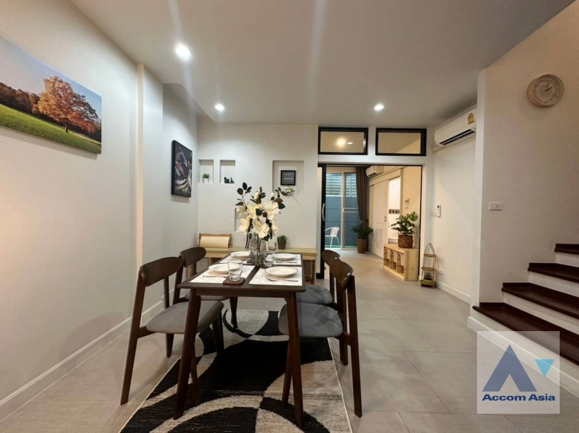  1  3 br Townhouse For Rent in Sukhumvit ,Bangkok BTS Ekkamai AA33996