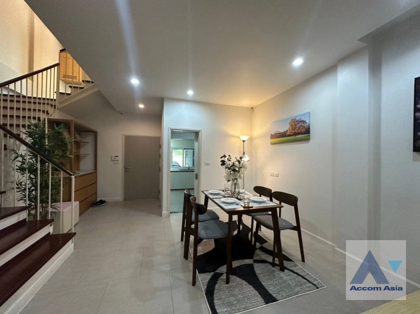 4  3 br Townhouse For Rent in Sukhumvit ,Bangkok BTS Ekkamai AA33996