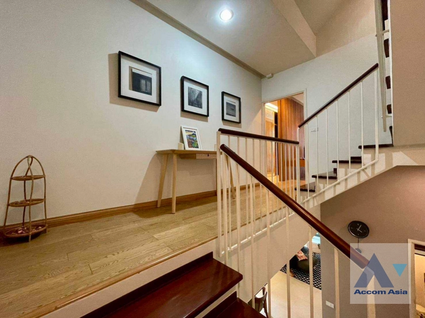 9  3 br Townhouse For Rent in Sukhumvit ,Bangkok BTS Ekkamai AA33996