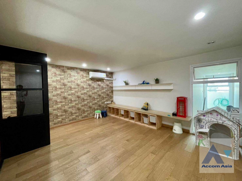  1  3 br Townhouse For Rent in Sukhumvit ,Bangkok BTS Ekkamai AA33996