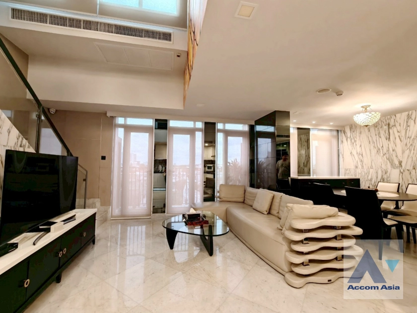 unitDuplex Condo |  Elegant condominium with chandeliers and classic interiors in Yen Akat (AA34008)
