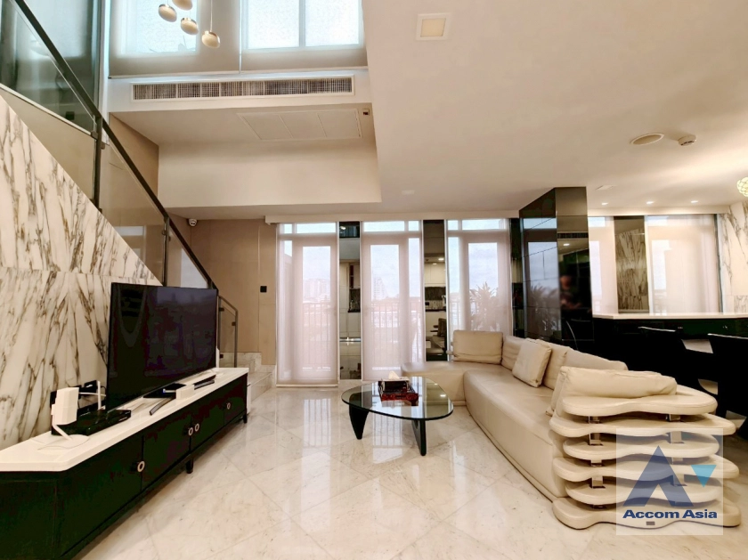 unitDuplex Condo |  Elegant condominium with chandeliers and classic interiors in Yen Akat (AA34008)