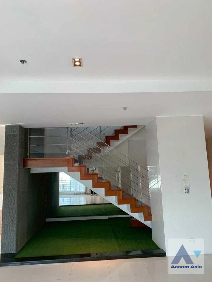 unitDuplex Condo, Penthouse |  Stylish apartment in quiet alley with central Ploenchit access (AA34018)