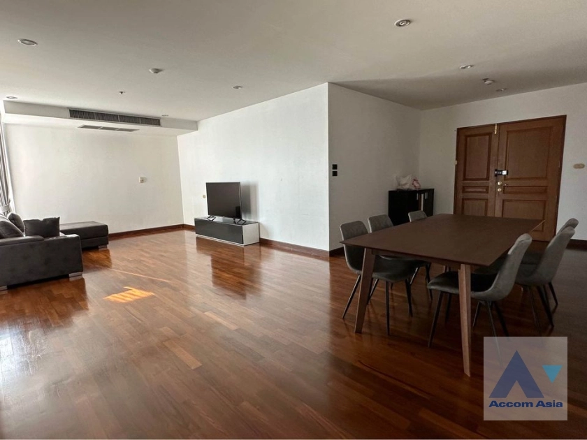 unit 3 Bedrooms  Condominium For Rent in Ploenchit, Bangkok  near BTS Chitlom (AA34021)