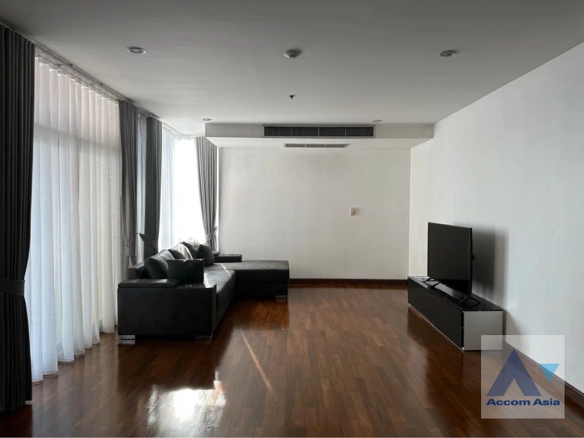 unit 3 Bedrooms  Condominium For Rent in Ploenchit, Bangkok  near BTS Chitlom (AA34021)