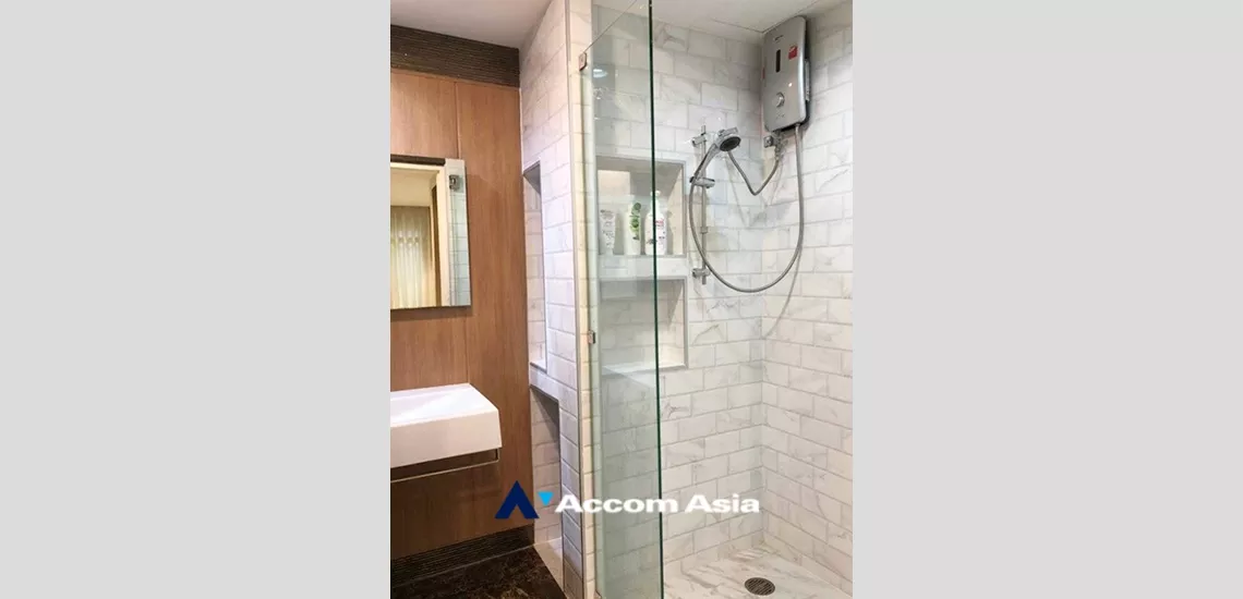 6  2 br Condominium For Sale in Charoen Nakhon ,Bangkok BTS Krung Thon Buri at The Bangkok Sathorn Taksin AA34022