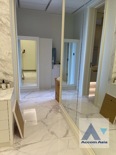 12  1 br Condominium for rent and sale in Ploenchit ,Bangkok BTS Ploenchit at Sindhorn Tonson AA34037