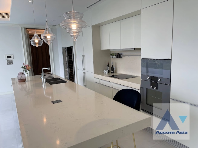 4  1 br Condominium for rent and sale in Ploenchit ,Bangkok BTS Ploenchit at Sindhorn Tonson AA34037