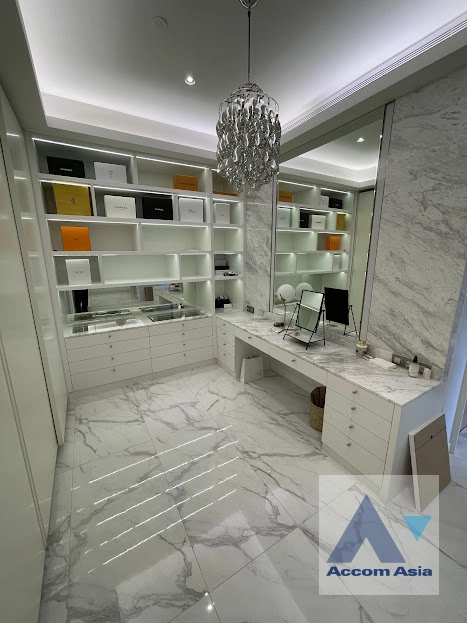 9  1 br Condominium for rent and sale in Ploenchit ,Bangkok BTS Ploenchit at Sindhorn Tonson AA34037