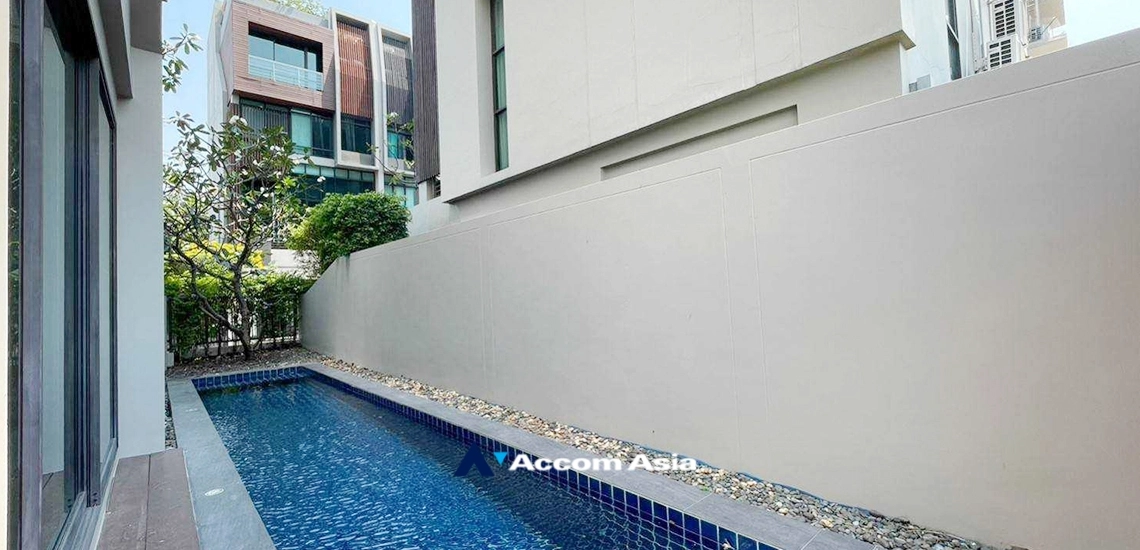 Private Swimming Pool | The Park lane 22 Townhouse  3 Bedroom for Sale & Rent BTS Ekkamai in Sukhumvit Bangkok