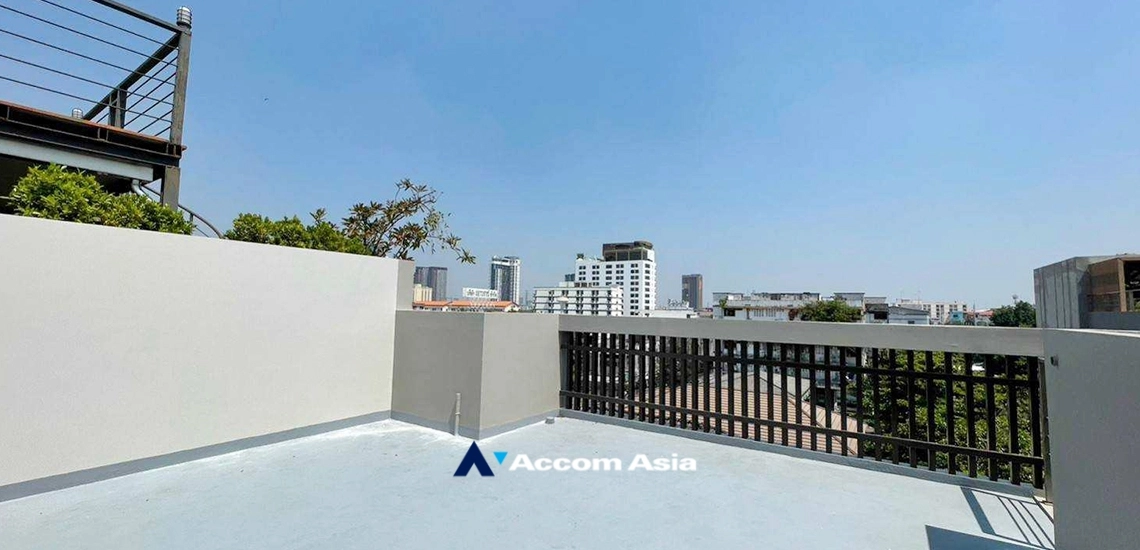 12  3 br Townhouse For Sale in Sukhumvit ,Bangkok BTS Ekkamai at The Park lane 22 AA34040