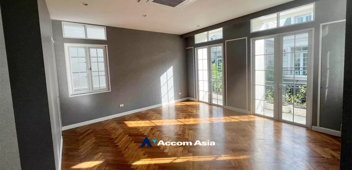  4 Bedrooms  House For Sale in Sathorn, Bangkok  (AA34047)
