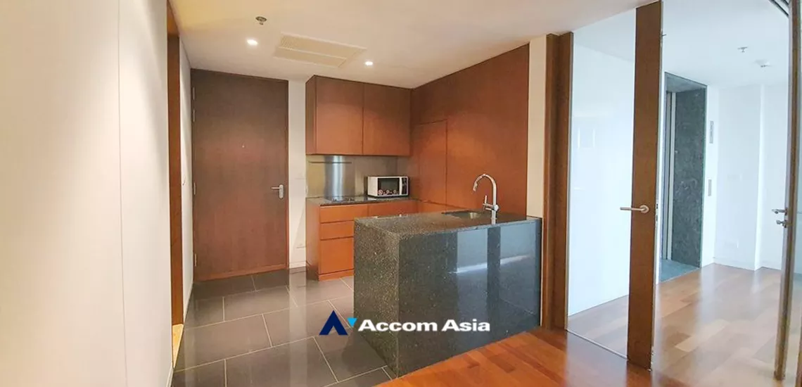 4  1 br Condominium For Rent in Ploenchit ,Bangkok BTS Ratchadamri at Hansar Residence AA34052