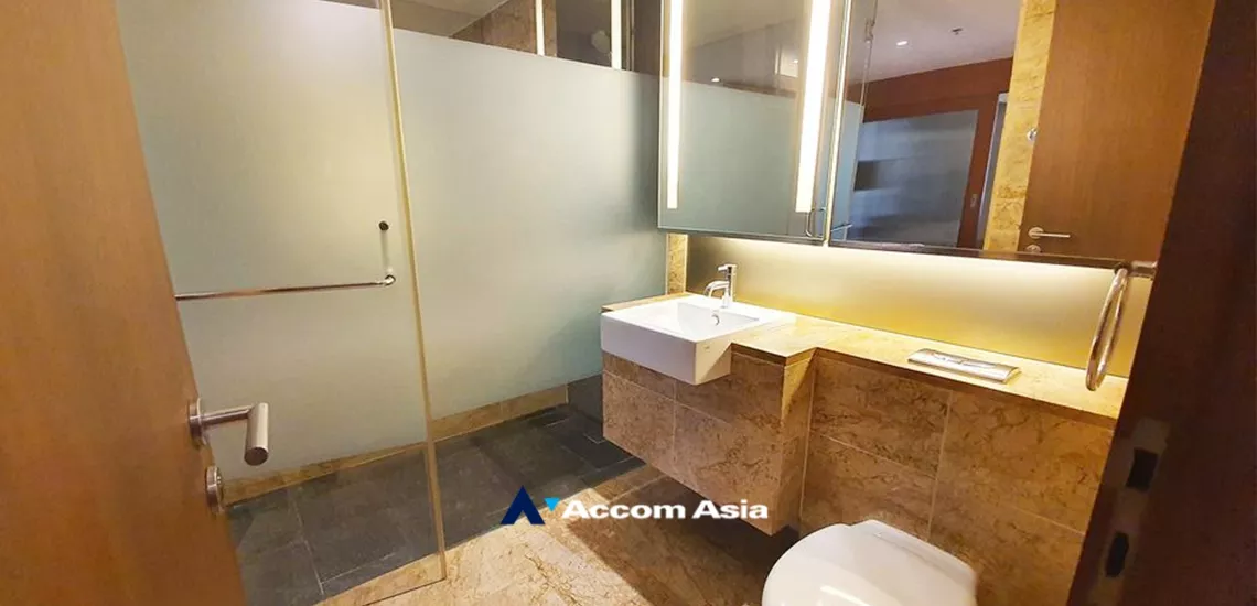 7  1 br Condominium For Rent in Ploenchit ,Bangkok BTS Ratchadamri at Hansar Residence AA34052