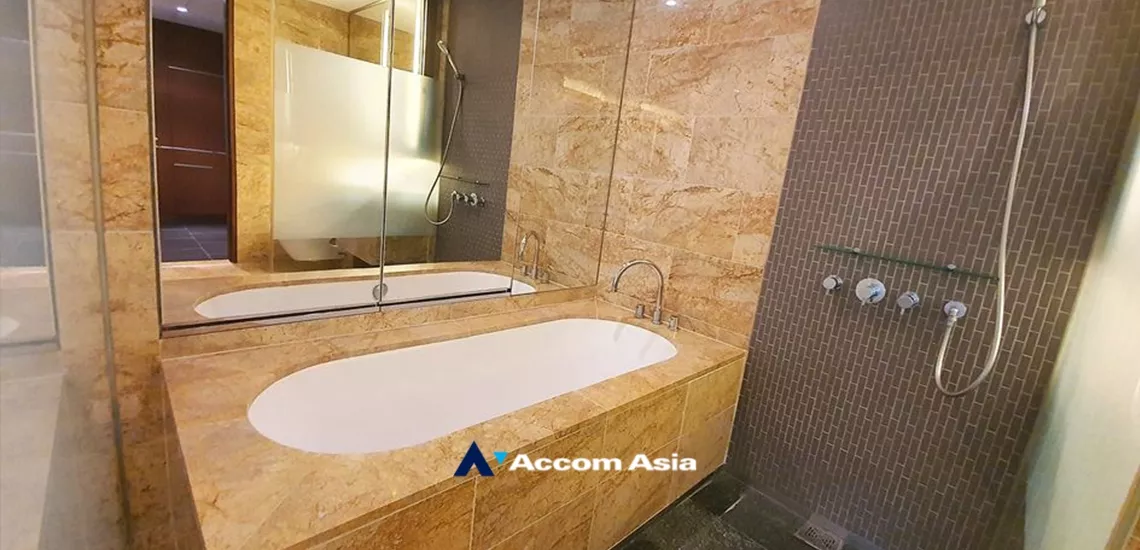 6  1 br Condominium For Rent in Ploenchit ,Bangkok BTS Ratchadamri at Hansar Residence AA34052