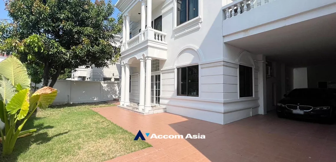 unit 4 Bedrooms  House For Rent in Sukhumvit, Bangkok  near BTS Thong Lo (AA34065)