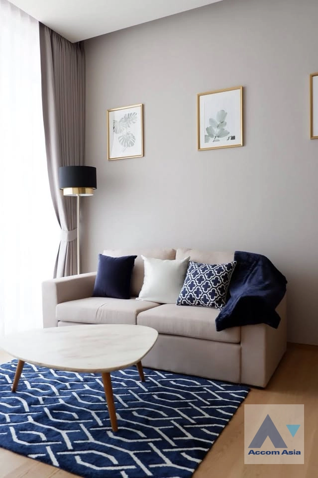 unit 1 Bedroom  Condominium For Rent & Sale in Silom, Bangkok  near BTS Sala Daeng (AA34067)