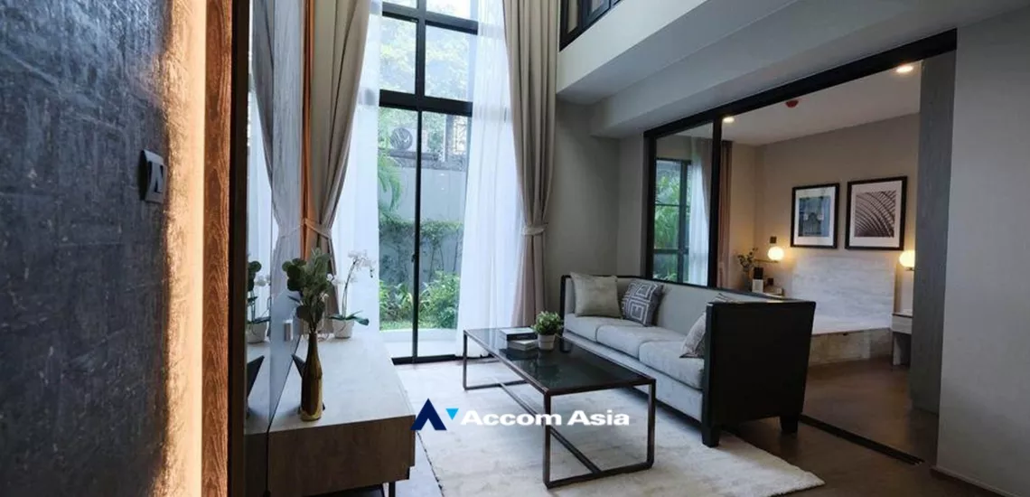 Ground Floor, Duplex Condo |  Na Vara Residence Condominium  2 Bedroom for Rent BTS Chitlom in Ploenchit Bangkok