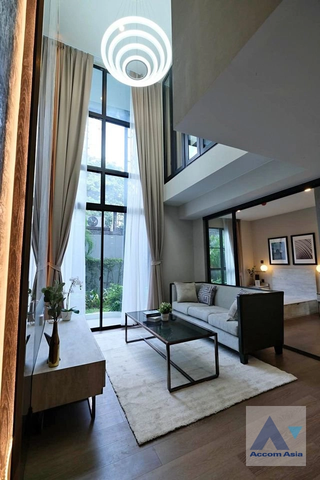 Ground Floor, Duplex Condo |  Na Vara Residence Condominium  2 Bedroom for Rent BTS Chitlom in Ploenchit Bangkok