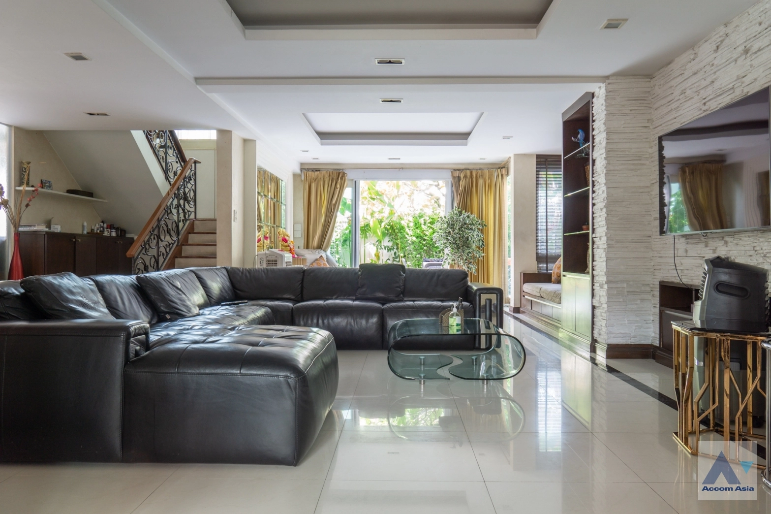unit 4 Bedrooms  House For Rent in Sukhumvit, Bangkok  near BTS Phrom Phong (AA34073)
