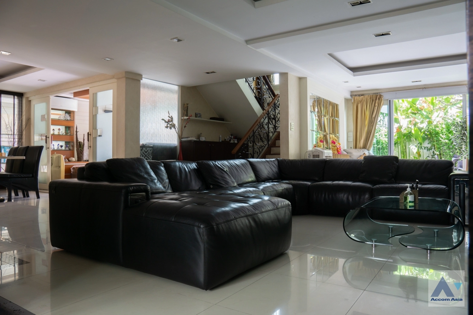 unit 4 Bedrooms  House For Rent in Sukhumvit, Bangkok  near BTS Phrom Phong (AA34073)